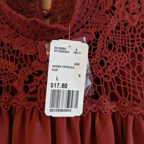 🌼NWT crochet top - Picture 2 of 3